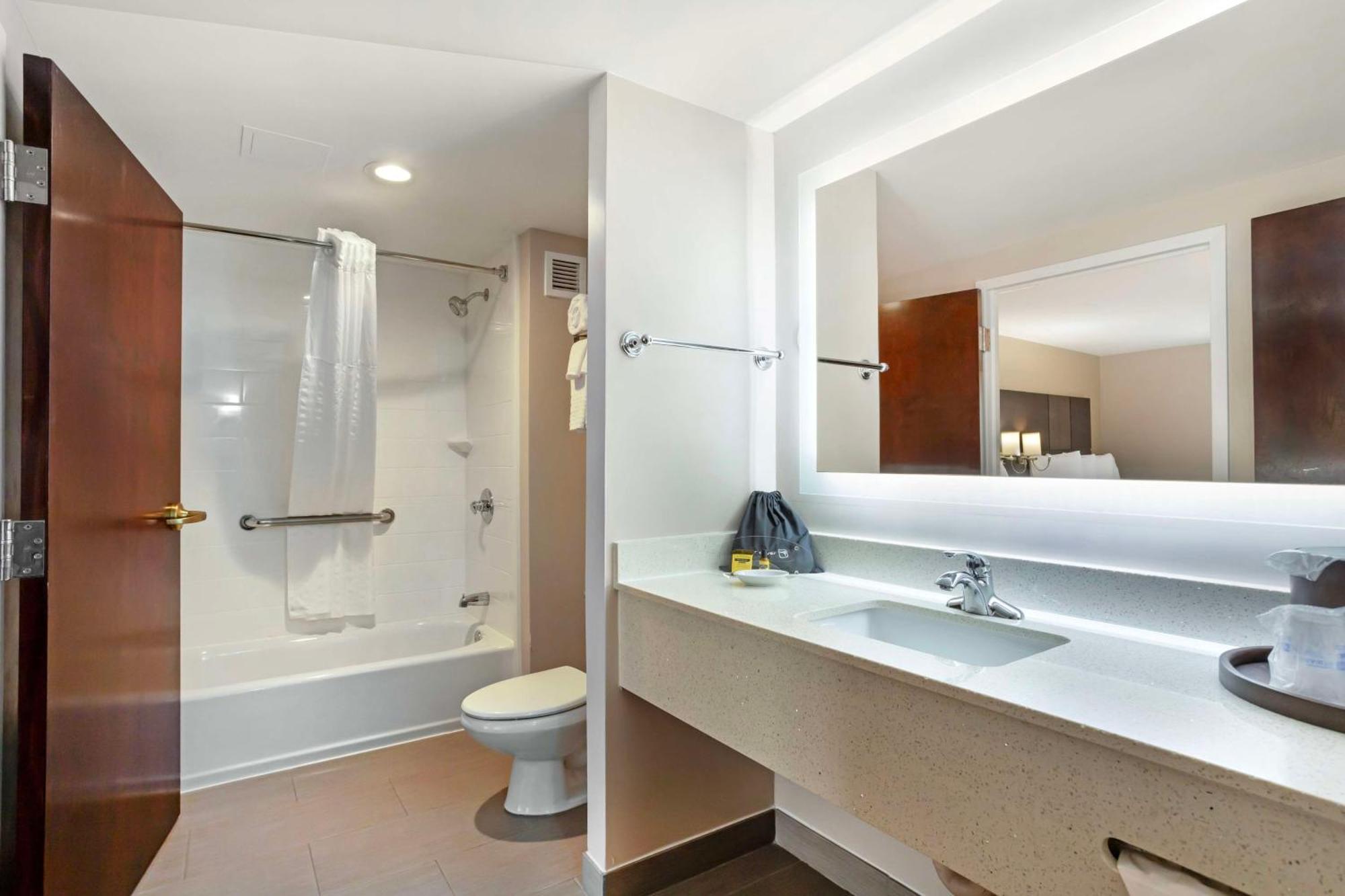 Best Western Plus Fairfield Hotel Экстерьер фото
