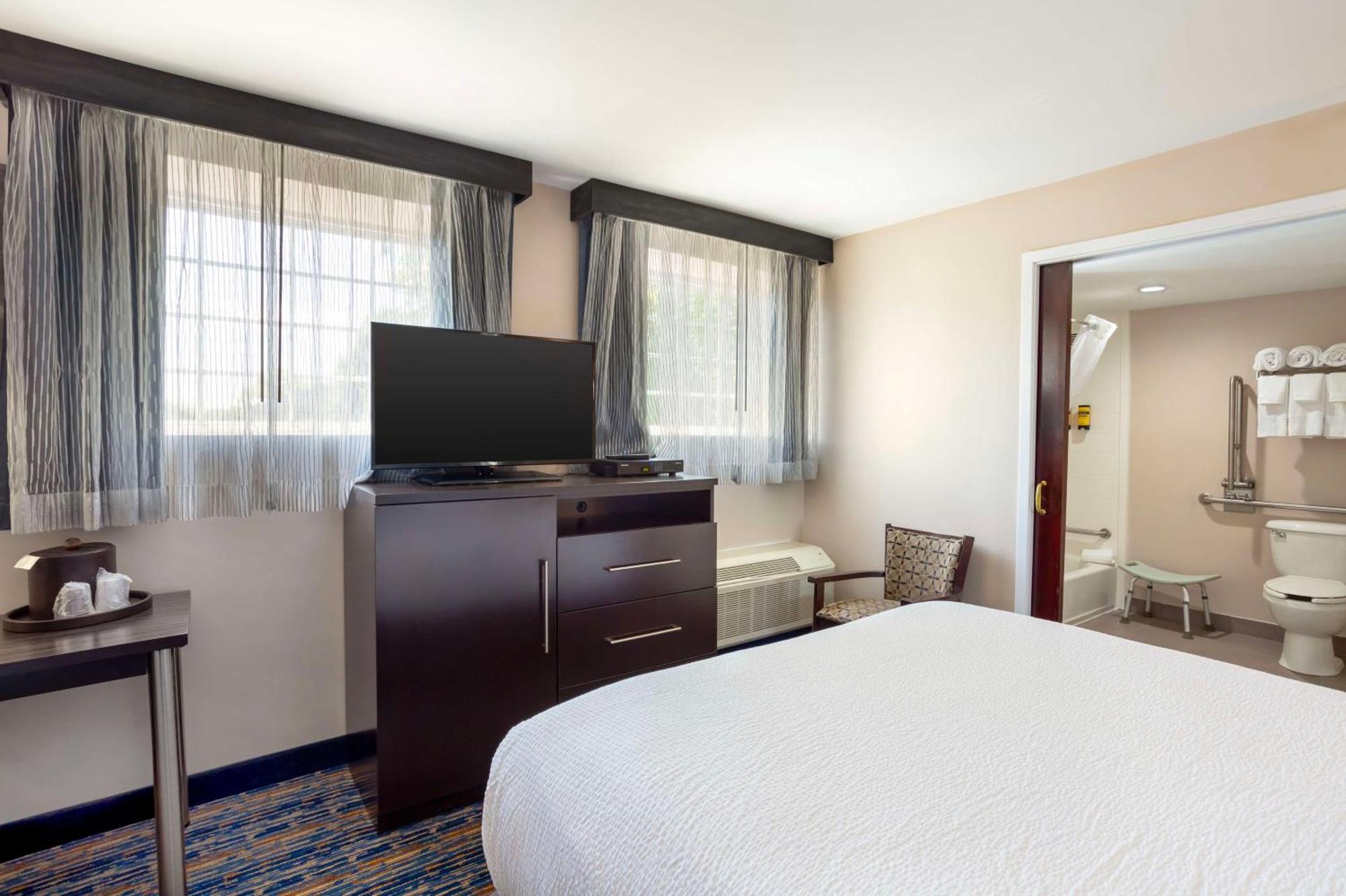 Best Western Plus Fairfield Hotel Экстерьер фото